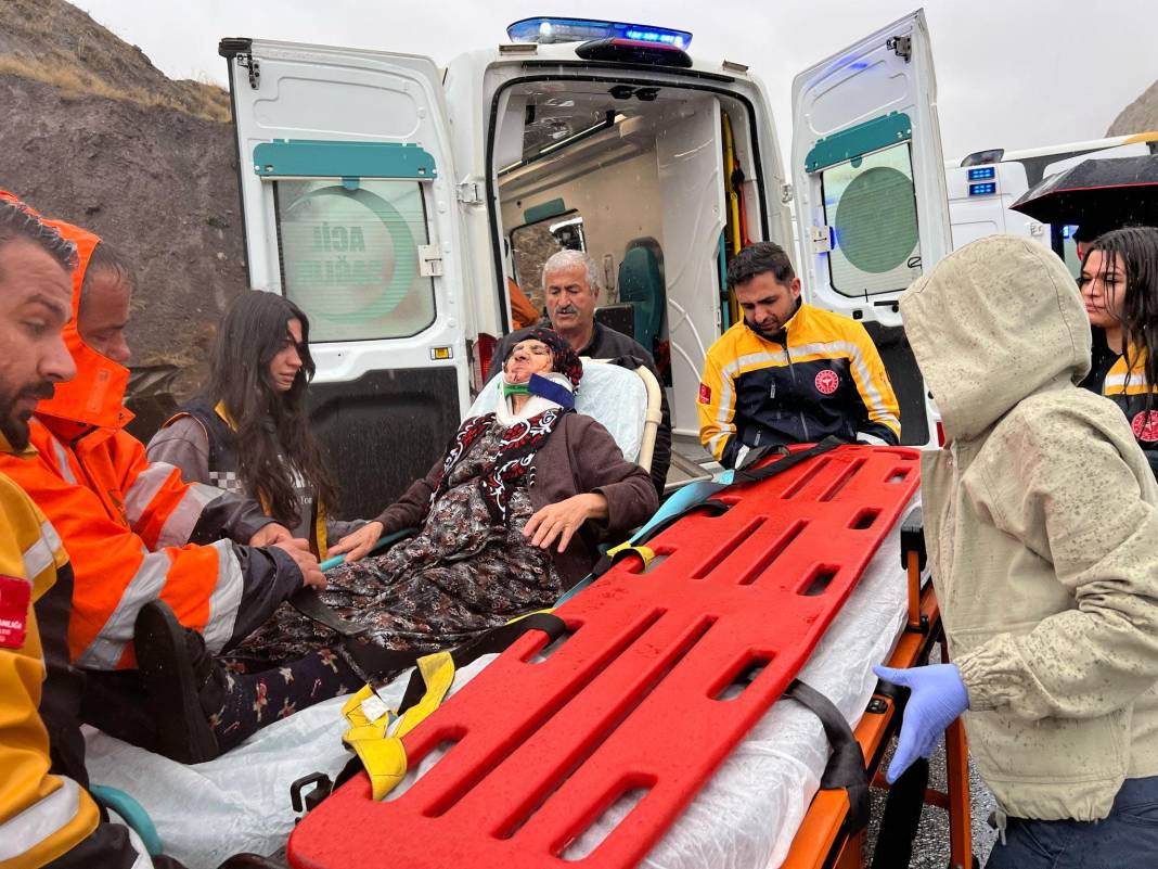 Tanker otobüsle çarpıştı! Ölü ve yaralılar var 2